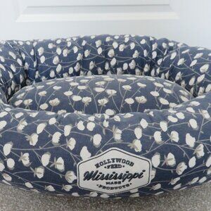 EUC Small Hollywood Feed Mississippi Made 25" x 20" Donut Dog Bed - Made in USA
